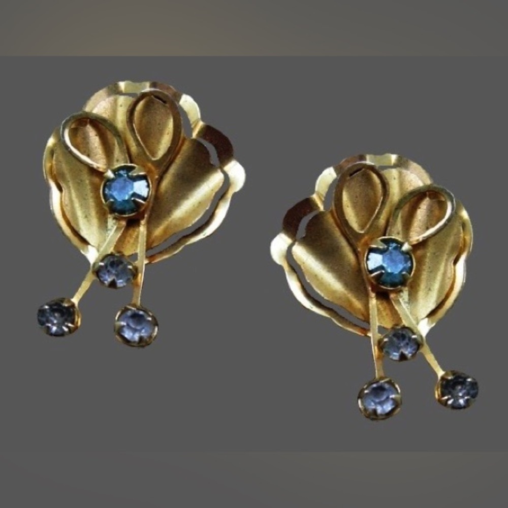 B.N. Clam & Bow Shaped Jewelry